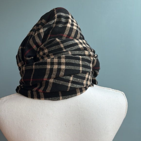 For @_xoxogossipgirl - Burberry 100% Cashmere Scarf - Picture 2 of 5